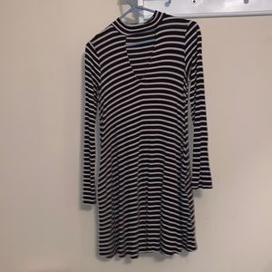 🌺 3/$15 Woman’s Small Socialite Stripped Dress